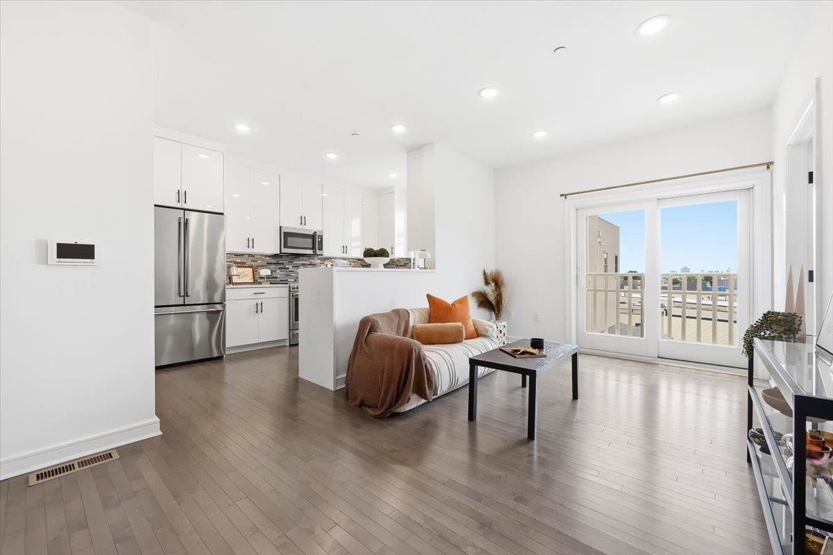Residential in JC, Heights 3