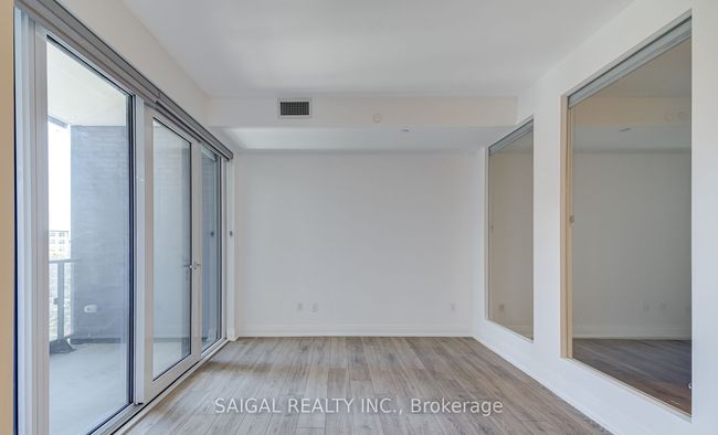 601 - 21 Park St E, Condo with 2 bedrooms, 2 bathrooms and 1 parking in Mississauga ON | Image 6
