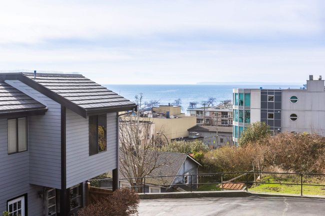 6 - 14985 Victoria Avenue, Townhouse with 3 bedrooms, 2 bathrooms and 2 parking in White Rock BC | Image 5