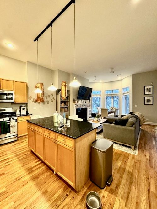 apt-3f-1927 N Sedgwick St, Chicago, IL, 60614-5422 | Card Image