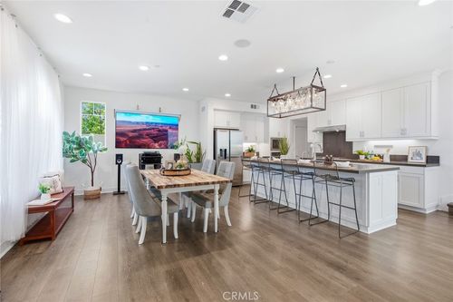 142 Allusion, Irvine, CA, 92618-1795 | Card Image