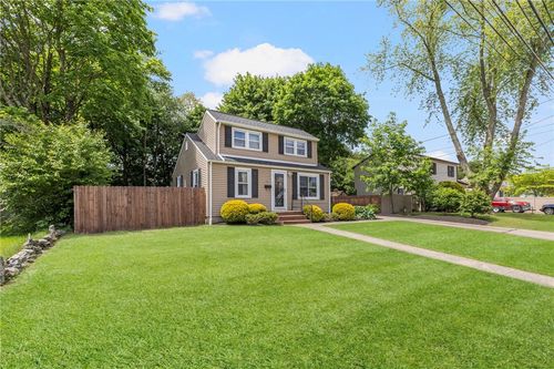 143 Endicott Dr, Warwick, RI, 02886-9607 | Card Image