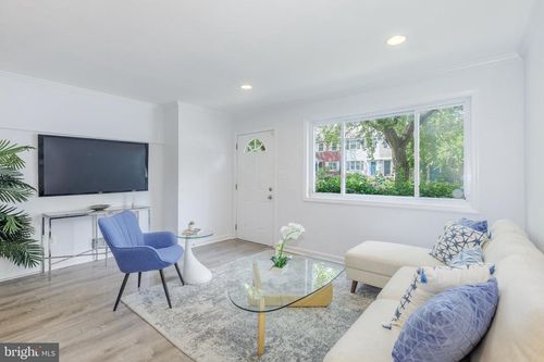 28 17th St Se, WASHINGTON, DC, 20003-1601 | Card Image
