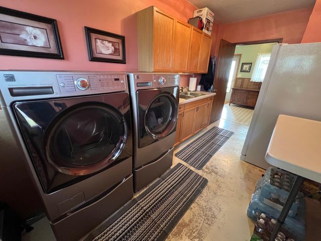 Main Floor Laundry | Image 31