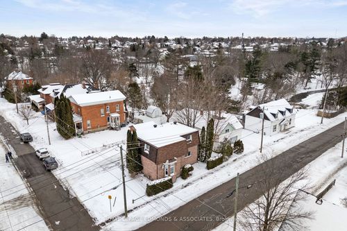 363 Moffat St, Pembroke, ON, K8A3X8 | Card Image