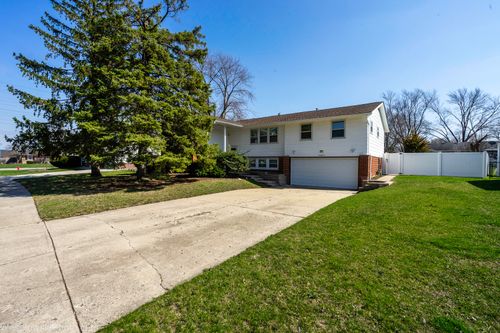 651 Clearmont Dr, Elk Grove Village, IL, 60007-4603 | Card Image