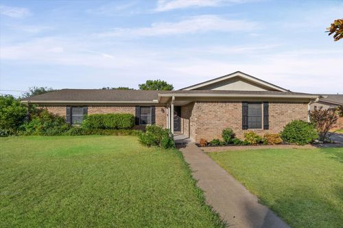 213 Travis Ln, Hewitt, TX, 76643-3104 | Card Image
