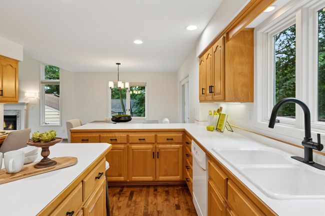 240 W Point Rd, House other with 4 bedrooms, 4 bathrooms and null parking in Excelsior MN | Image 10