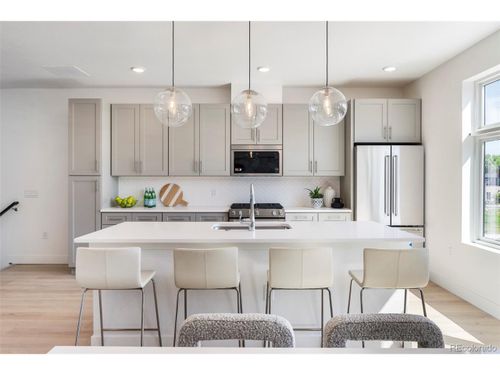 18 Oneida Ct, Denver, CO, 80230-7377 | Card Image