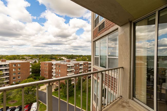 APT-9C - 3925 Triumvera Dr, Home with 2 bedrooms, 2 bathrooms and null parking in Glenview IL | Image 15