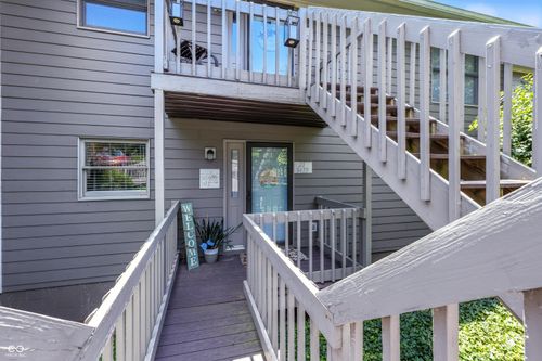 9473 S Pointe Retreat Dr, Bloomington, IN, 47401-8449 | Card Image