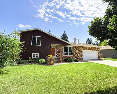 1222 Appollo Ave, ABERDEEN, SD, 57401-2210 | Card Image