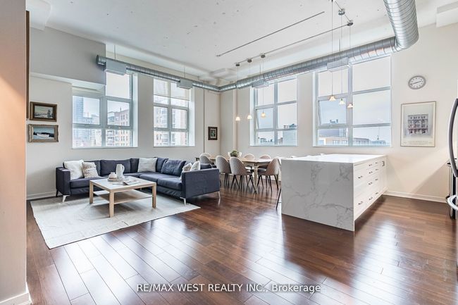 821 - 155 Dalhousie St, Condo with 2 bedrooms, 2 bathrooms and null parking in Toronto ON | Image 7