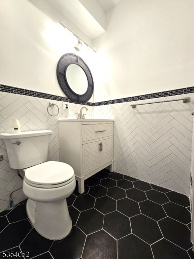 90 Seaview Ave, Home with 6 bedrooms, 4 bathrooms and null parking in Jersey City NJ | Image 18