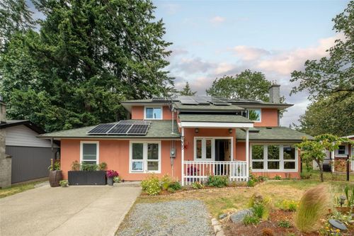 335 Damon Dr, Victoria, BC, V9B5G5 | Card Image