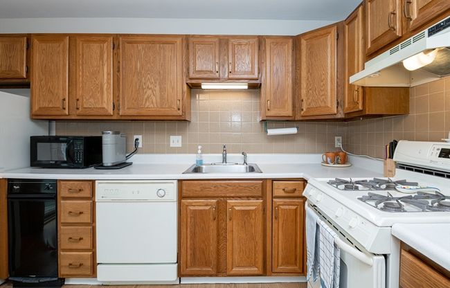 E - 63 Proctor St, Condo with 2 bedrooms, 2 bathrooms and 1 parking in Salem MA | Image 16