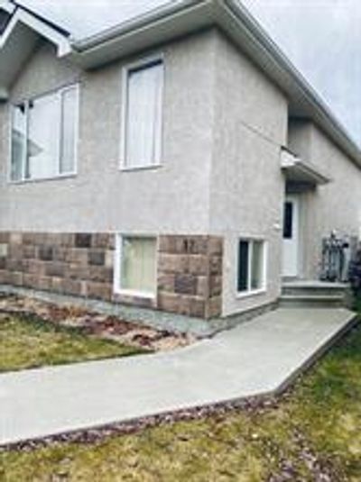 9 Leedy Dr, Home with 3 bedrooms, 1 bathrooms and 2 parking in Whitecourt AB | Image 1