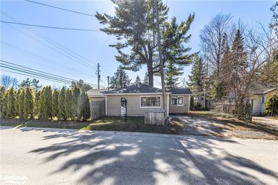 72 57th St N, House other with 2 bedrooms, 1 bathrooms and 1 parking in Wasaga Beach ON | Image 2