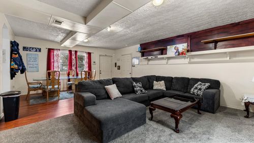 8120 Prospect Ave, Warren, MI, 48089-2973 | Card Image