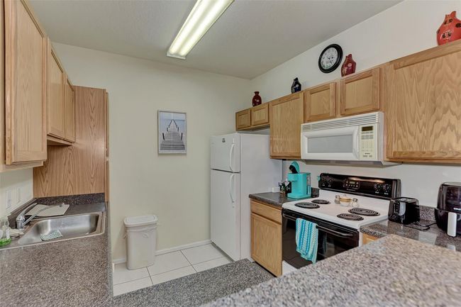 Kitchen and breakfast bar. | Image 12