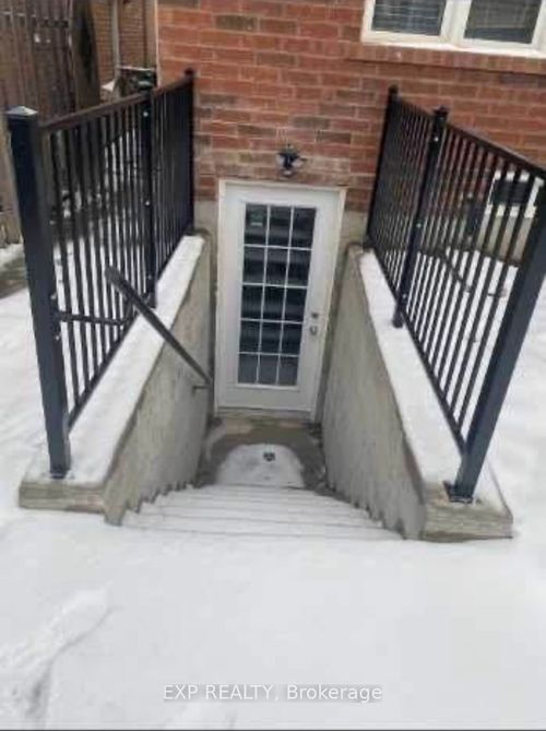 104 Commodore Dr, Brampton, ON, L6X0T4 | Card Image