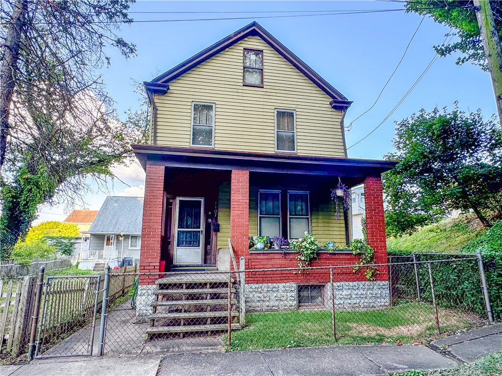 15th St, Mc Kees Rocks, PA 15136