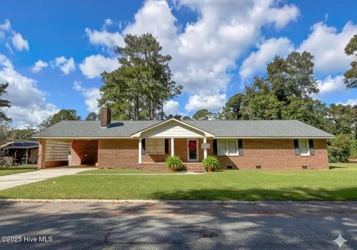 114 W Murphy St, Wallace, NC, 28466-2154 | Card Image