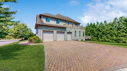 1 White Oak Ct, Hamburg, NJ, 07419-1299 | Card Image