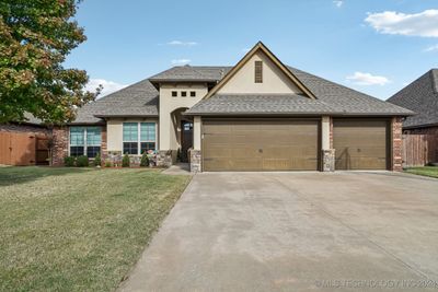 7613 E 82nd Place, House other with 4 bedrooms, 2 bathrooms and null parking in Owasso OK | Image 1