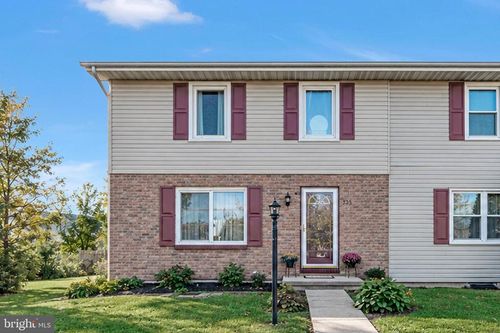 221 N Center St, FREDERICKSBURG, PA, 17026-9723 | Card Image