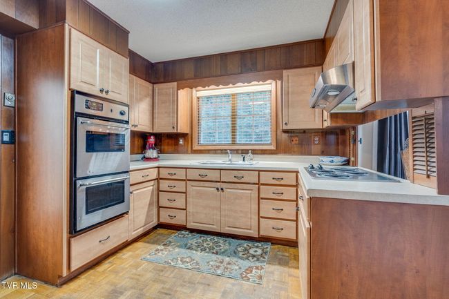 Upstairs: Kitchen | Image 26