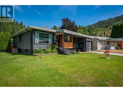 1015 Regan Cres, Trail, BC, V1R1C2 | Card Image