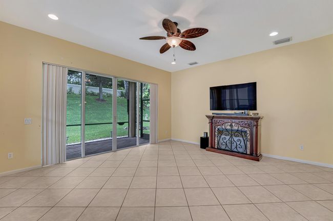 7562 Starfish Reef Ln, House other with 3 bedrooms, 2 bathrooms and null parking in Lake Worth FL | Image 74