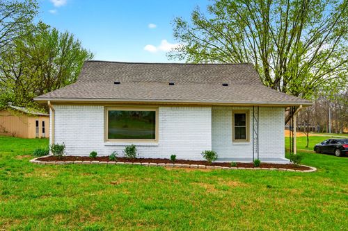 946 Clearview Rd, Cottontown, TN, 37048-9276 | Card Image