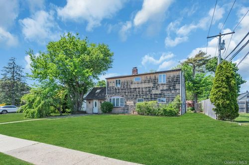 6 Shotgun Ln, Levittown, NY, 11756-1129 | Card Image