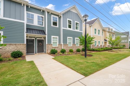 711 Beaty St, Davidson, NC, 28036-8166 | Card Image