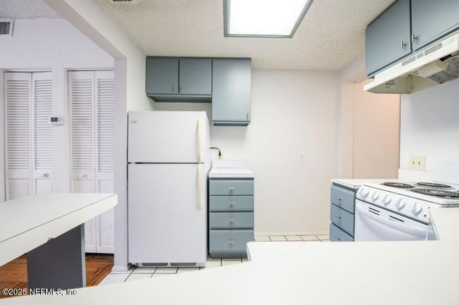 B - 122 4 Th Ave N, Condo with 1 bedrooms, 1 bathrooms and null parking in JACKSONVILLE BEACH FL | Image 4