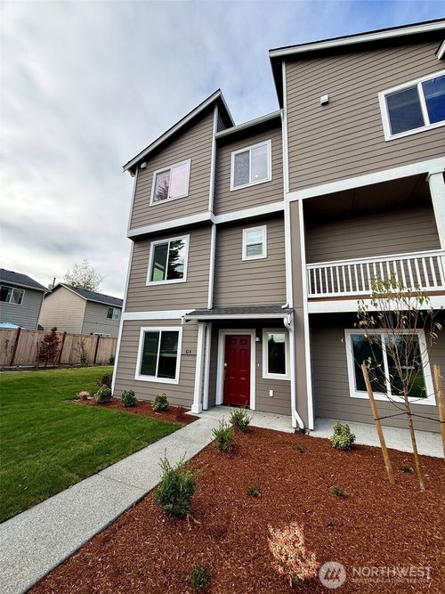 c1-9811 31st Ave Se, Everett, WA, 98208-4316 | Card Image
