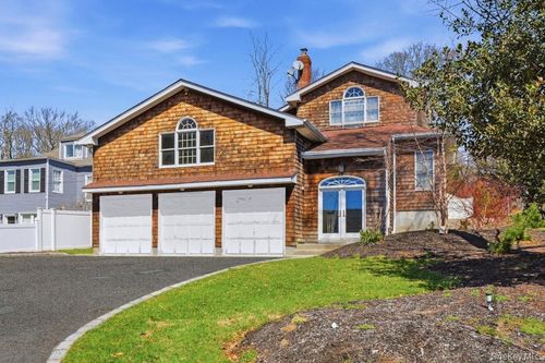 20 Maryland St, Dix Hills, NY, 11746-6834 | Card Image