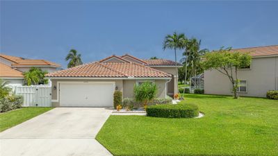 6239 Grand Cypress Cir, House other with 3 bedrooms, 2 bathrooms and null parking in Lake Worth FL | Image 1