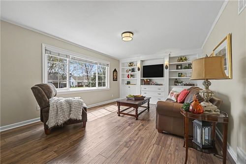 2404 W 76th St, Prairie Village, KS, 66208-3604 | Card Image