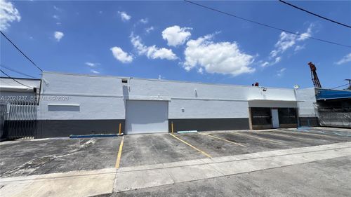 2727 Nw 34th St, MIAMI, FL, 33142-5216 | Card Image
