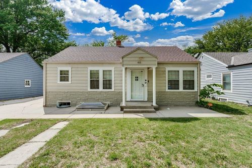 611 S Pershing, Wichita, KS, 67218 | Card Image