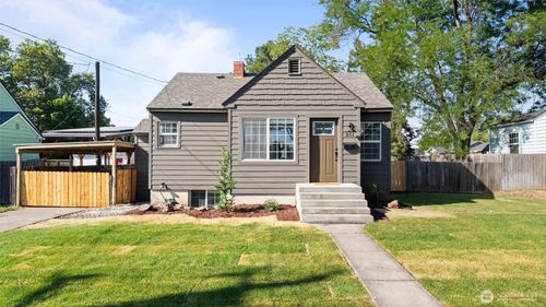 211 Se 4th St, College Place, WA, 99324-1308 | Card Image