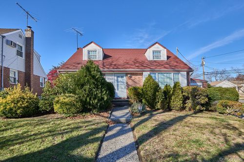 1068 Ashley Dr, Valley Stream, NY, 11580-2438 | Card Image