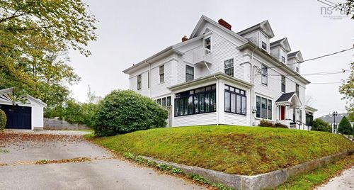 130 Water St, Shelburne, NS, B0T1W0 | Card Image