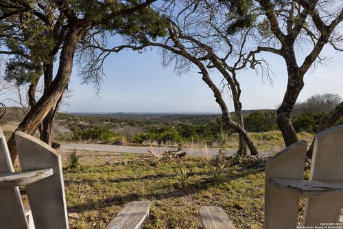 119 B Mountain Top Trl, Boerne, TX, 78006-8305 | Card Image
