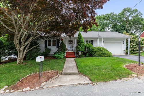 8 Palmer St, Greenville, RI, 02828-1706 | Card Image