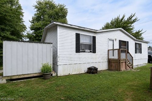 8 Eddy Rd, Madison, OH, 44057-1612 | Card Image