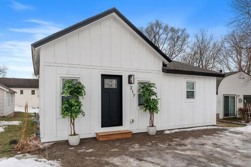 217 Franklin Ave E, Delano, MN, 55328-8819 | Card Image